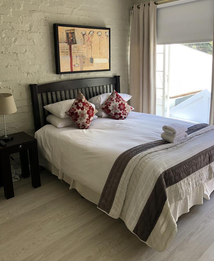 Hotel Life On 3Rd Johannesburg Esterno foto