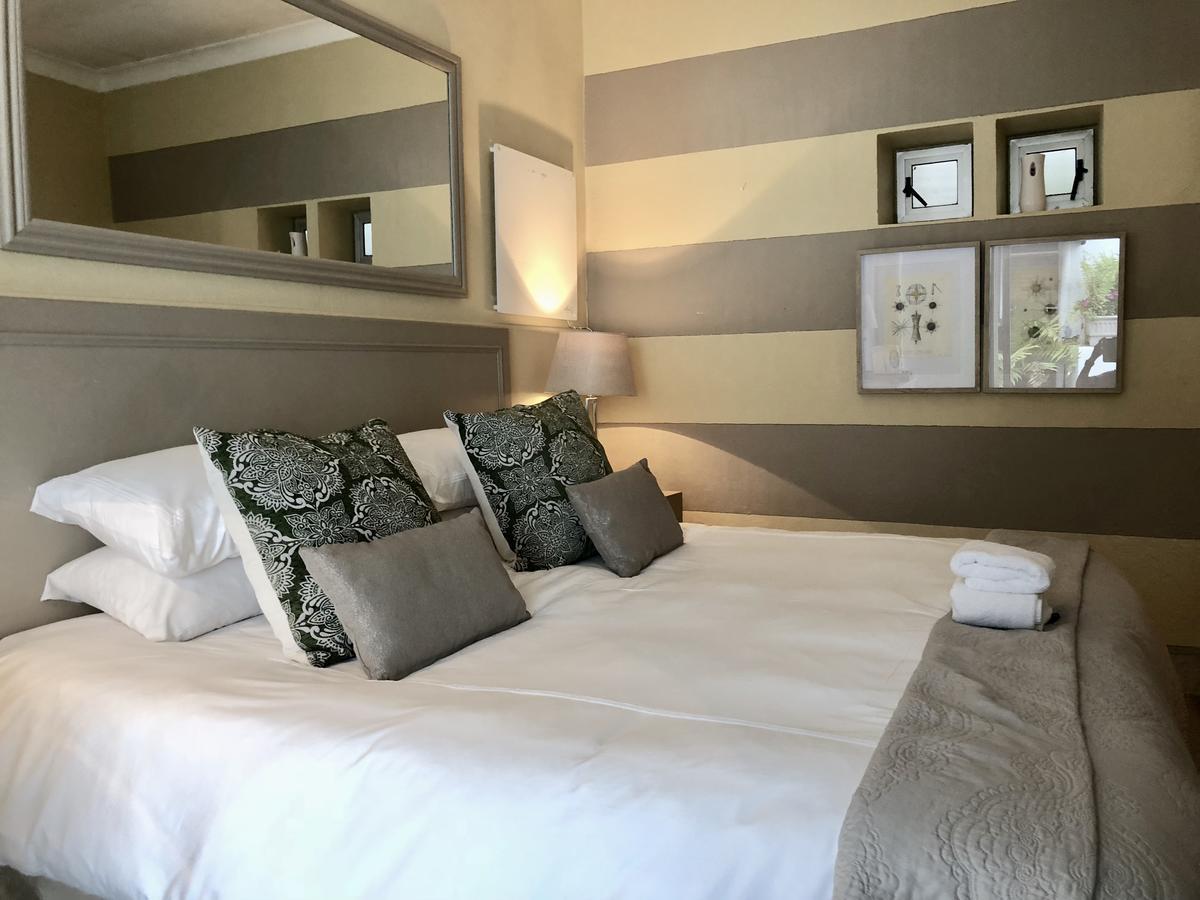 Hotel Life On 3Rd Johannesburg Esterno foto